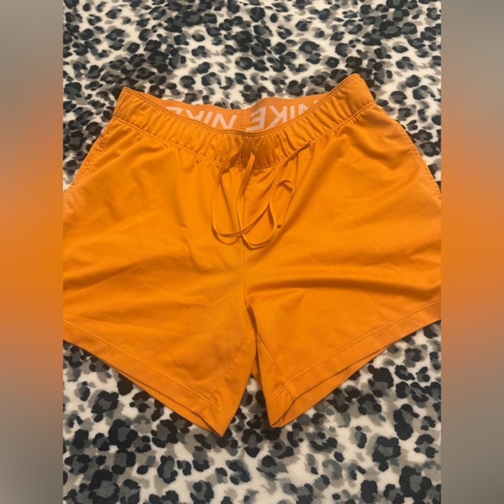 Nike Men's Vibrant Orange Athletic Shorts Training Boxing Running Medium Dri-Fit